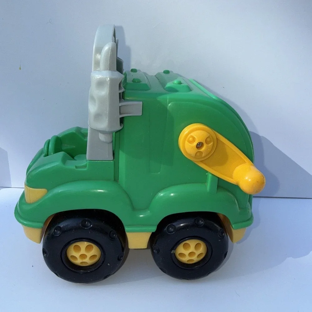 Vtg 2001 Little People GARBAGE TRUCK Sounds Toy Fisher Price‎ 77982 Recycling